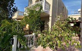 Moutallos Rooms Inn Homes