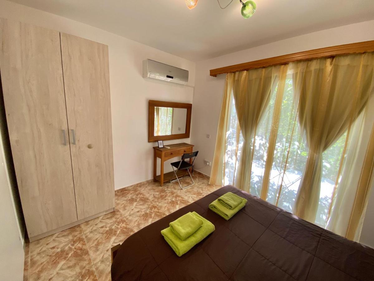 Moutallos Rooms Inn Homes Paphos Esterno foto